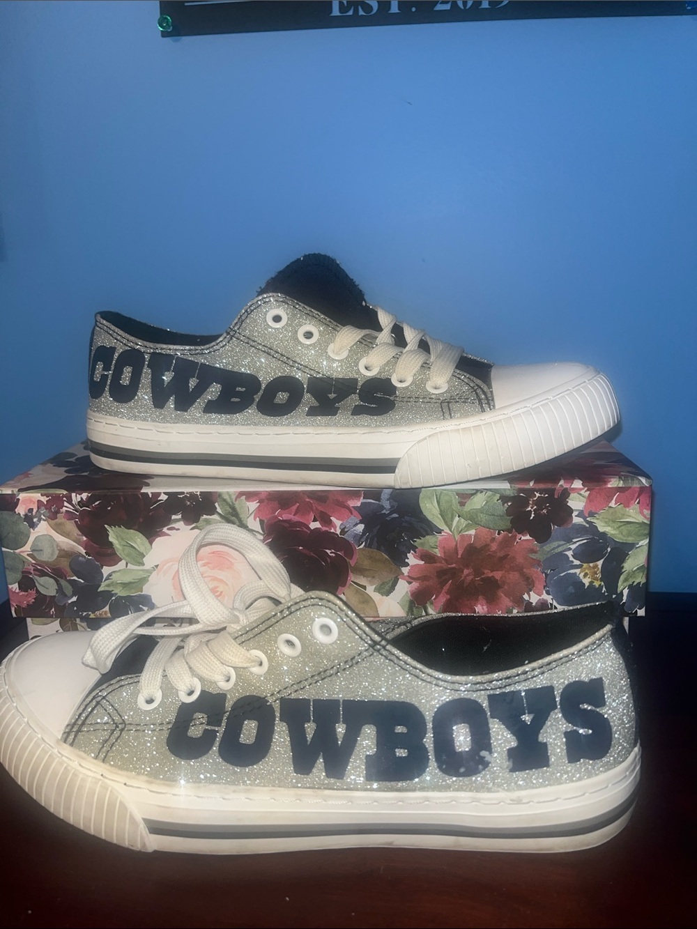 Dallas Cowboys FOCO Women’s Glitter Low-Top Canvas Sneakers, Size 9